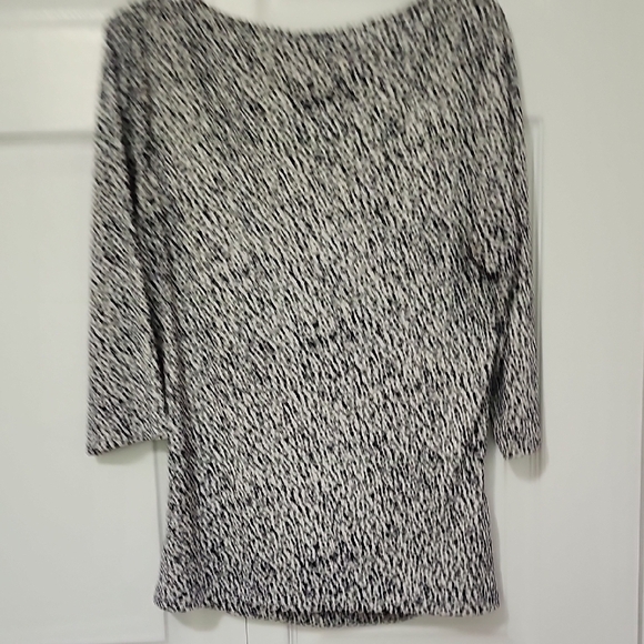Ann Taylor Black and White 3/4 Sleeve Scoop Neck Top - Picture 3 of 6